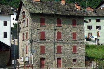 Centro di Campertogno - Casa con muratura in sasso